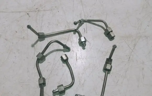 Opel Astra H Fuel injector supply line/pipe 