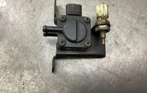 Nissan X-Trail T30 Lambda probe sensor 1049901121
