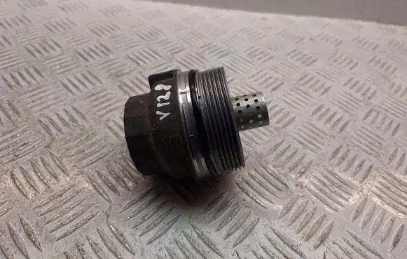 Toyota Corolla Verso AR10 Oil filter cover 156200R010