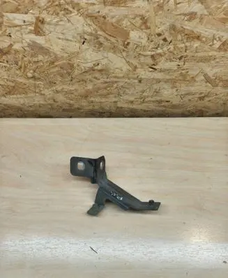 Porsche Cayenne (92A) Fender mounting bracket 7p5805603a