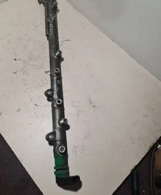 Fuel injector supply line/pipe