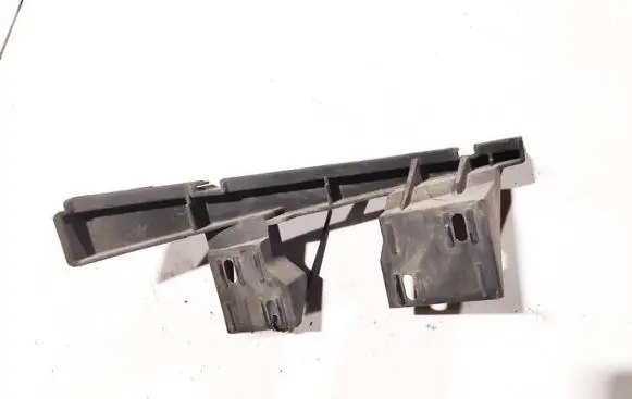 Audi Q7 4L Front bumper mounting bracket 4l0807333