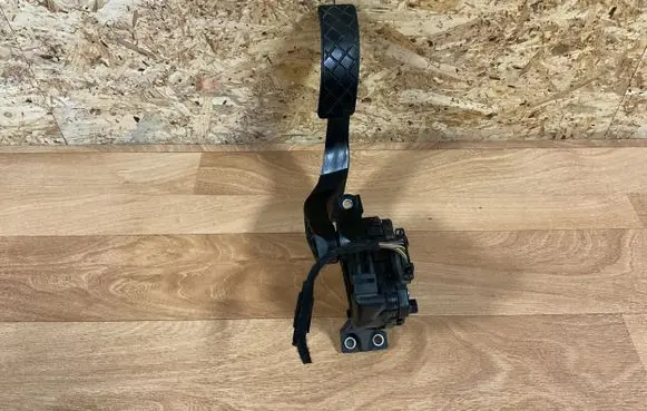 Audi A4 S4 B7 8E 8H Accelerator throttle pedal 8E1721523C 6PV00837505