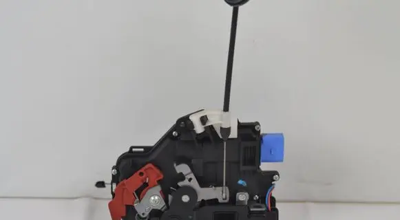 Volkswagen Golf V Rear door lock 7L0839015D
