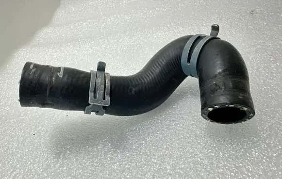 Volkswagen Touareg I Engine coolant pipe/hose 7L0819308A