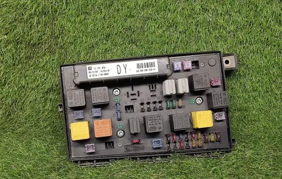 Opel Astra H Power management control unit 13181658 13181658DY