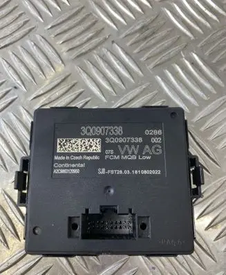 Volkswagen Touran III Light module LCM 3Q0907338