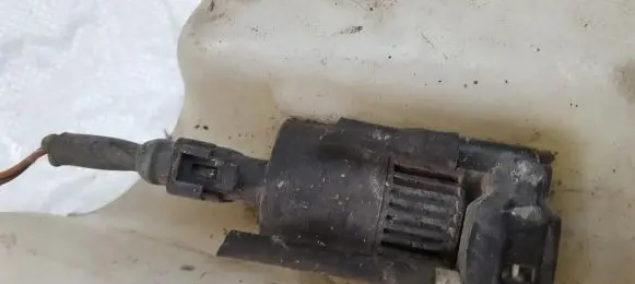 Renault Laguna I Windscreen/windshield washer pump