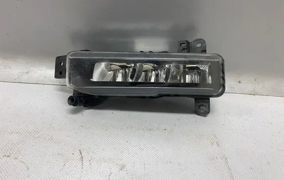 BMW 4 G22 G23 G24 G26 Front fog light 8089525