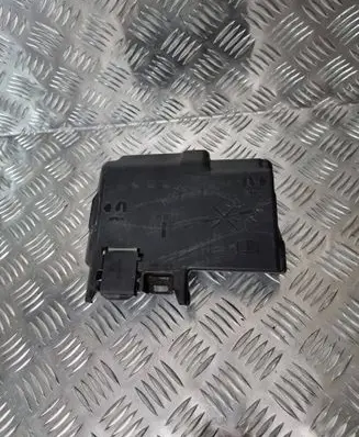 Opel Meriva B Fuse box cover 525230582