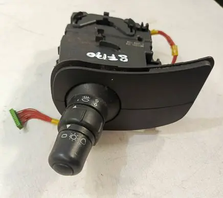 Renault Clio III Indicator stalk 88102001 0169081108