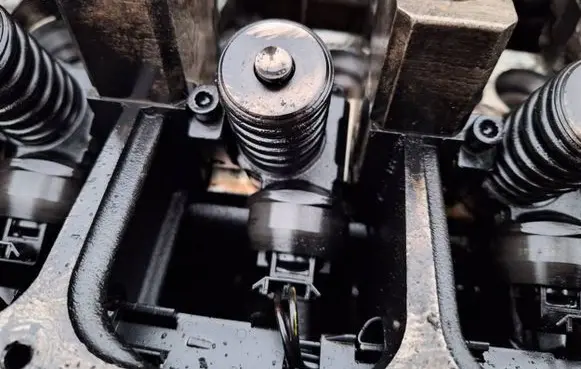 Skoda Roomster (5J) Fuel injector
