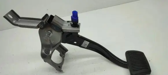 Hyundai Elantra VII Brake pedal