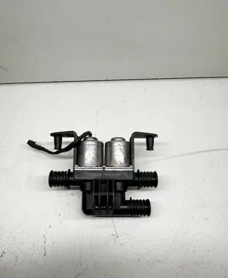 BMW 5 E60 E61 Coolant heater control valve 6931708 70649210105 0899085
