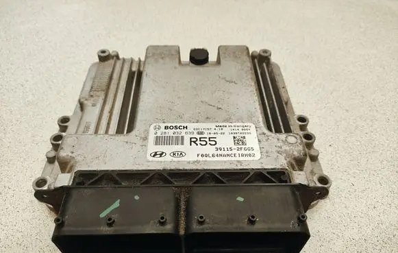 KIA Sportage Engine control unit/module 0281032639 391152FGG5 EDC17C57
