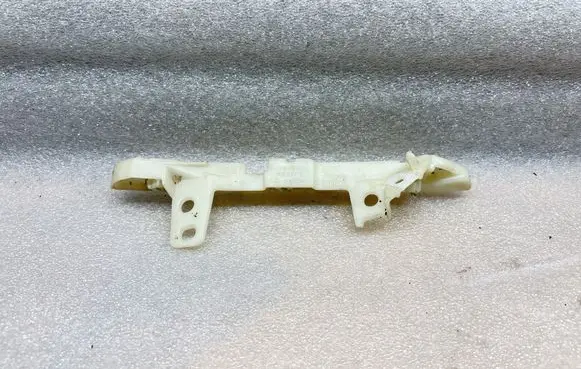 Front bumper mounting bracket