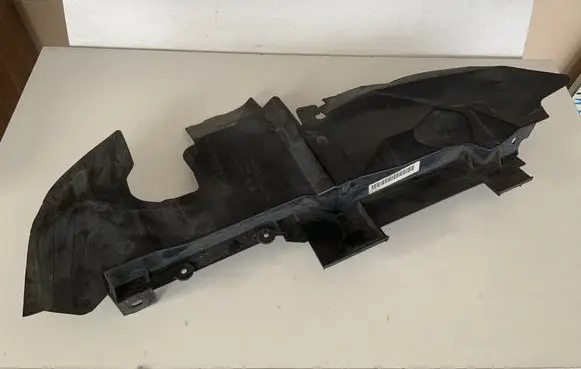 Audi Q7 4L Intercooler air guide/duct channel 4L0121283G