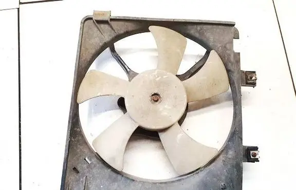 Mazda 626 Radiator cooling fan shroud
