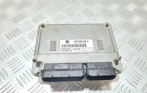 Skoda Fabia Mk1 (6Y) Engine control unit/module ECU 5WP40060 03D906032A