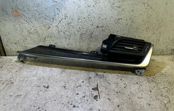 Nissan Qashqai J12 Dashboard side air vent grill/cover trim 684116UN0B