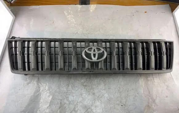 Toyota Land Cruiser (HDJ90) Front bumper upper radiator grill 5310060100