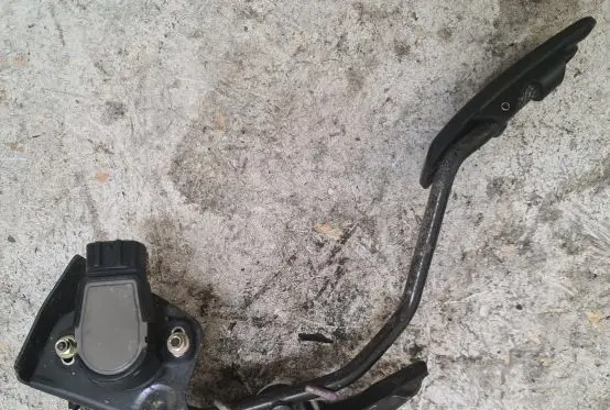 Toyota Avensis T250 Accelerator throttle pedal