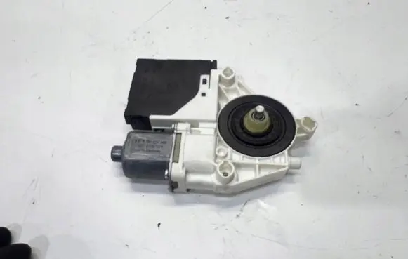 Volkswagen Tiguan Sliding door electric window regulator 