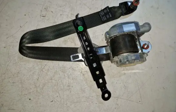 Hyundai i40 Front seatbelt 888103Z000RY
