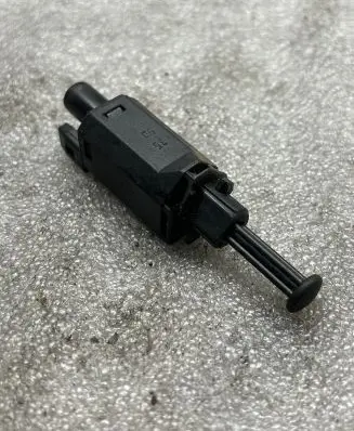 Volkswagen PASSAT B4 Brake pedal sensor switch 191945515