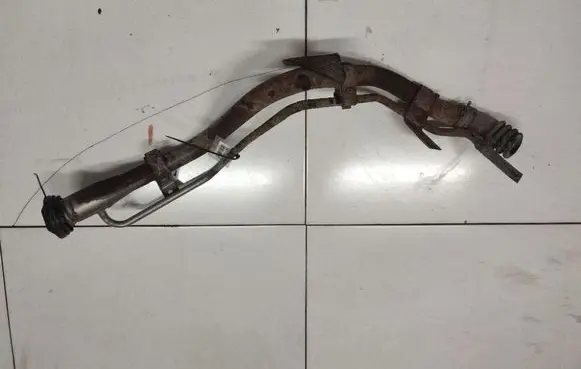 Honda FR-V Fuel tank filler neck pipe 