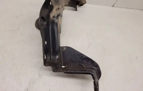 Audi A4 S4 B7 8E 8H Intercooler pipe mounting bracket 8E0145813F