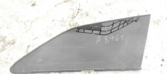 Toyota Auris E180 Rear side window