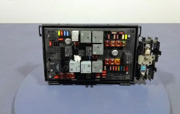 Opel Astra J Fuse box set 13368641