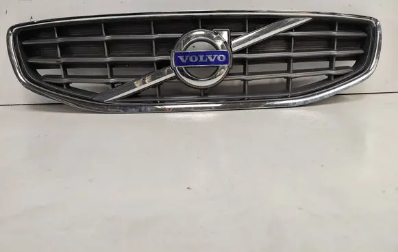 Volvo V60 Front bumper upper radiator grill 31333692 31333690