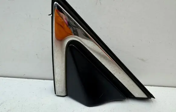 Hyundai Santa Fe Front door glass trim molding 861802W000