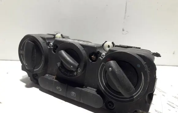 Volkswagen Golf V Climate control unit