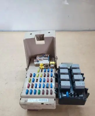 Subaru Legacy Fuse module 82201AG01022