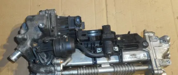 Opel Zafira C EGR valve cooler V29007672