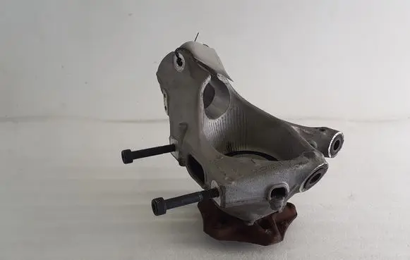 Front wheel hub