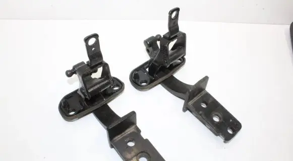 Volvo XC70 Tailgate/trunk/boot hinge 31218425