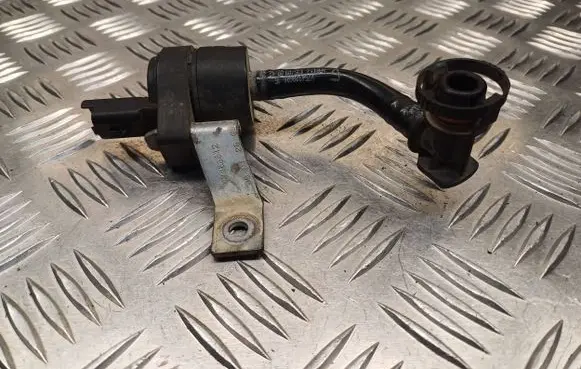 Peugeot 308 Vacuum valve V754196180