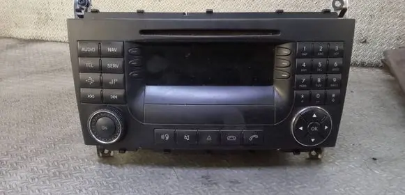 Mercedes-Benz C W203 Radio/CD/DVD/GPS head unit A2038703489