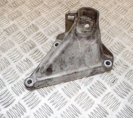 BMW 5 E60 E61 Engine mounting bracket 6769153