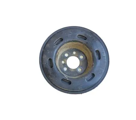 Volkswagen PASSAT B6 Crankshaft pulley 06A105243E