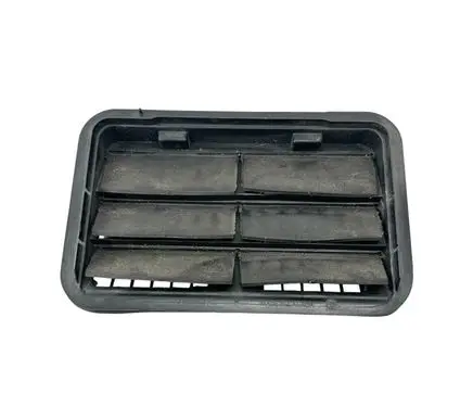 Quarter panel pressure vent