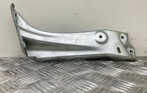 Skoda Octavia Mk3 (5E) Fender mounting bracket 5E0821142