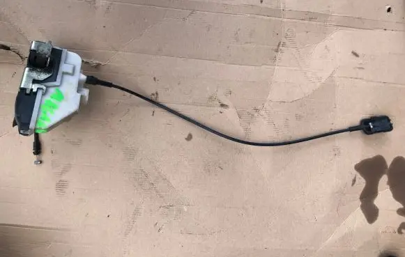 Renault Megane II Front door lock