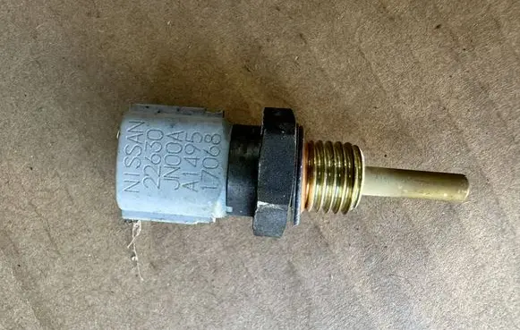 Nissan Juke I F15 Coolant temperature sensor 22630JN00A