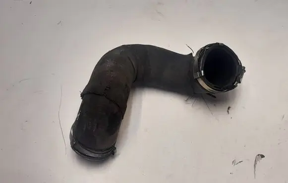 Audi A6 S6 C6 4F Intercooler pipe mounting bracket 
