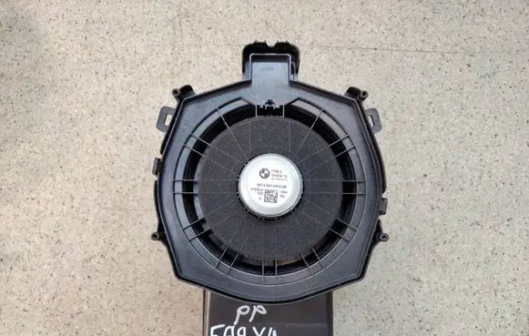 BMW X4 G02 Subwoofer speaker 1835341009 18353410